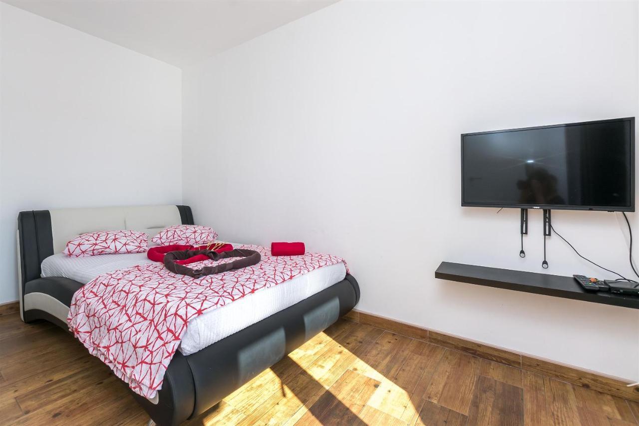 Apartments Lorenzo Локва-Рогозниця Екстер'єр фото